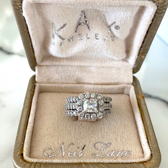 Diamond Wedding Ring Set - Picture 2 of 7